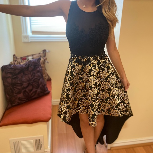 issue NY Dresses & Skirts - Beautiful black and gold dress